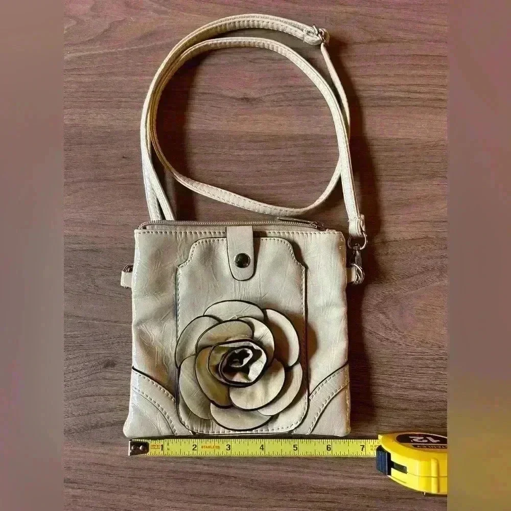 Crossbody bag w rose, phone pocket, inside pocket, see pics